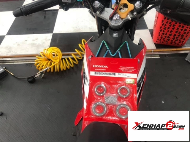 Thay chén cổ honda sonic 150 - 2