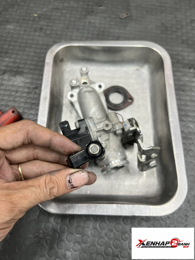 Vệ sinh họng xăng và kim phun xăng - 12