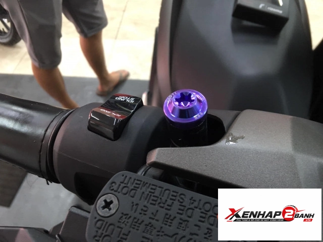 Ốc titan chụp lỗ kính - 1