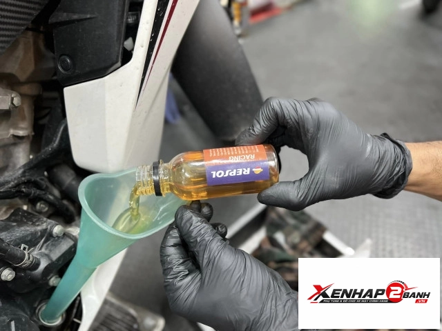 Nhớt chiết lẻ repsol racing 10w40 100ml - 4