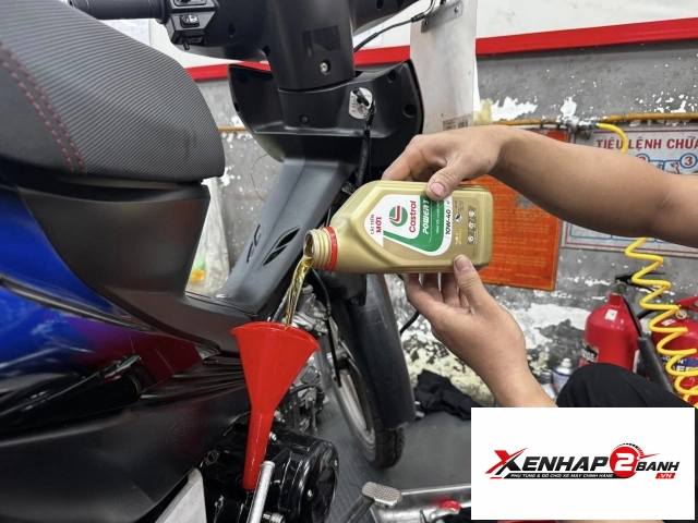 Nhớt castrol power 1 10w40 08l dành cho xe số - 4