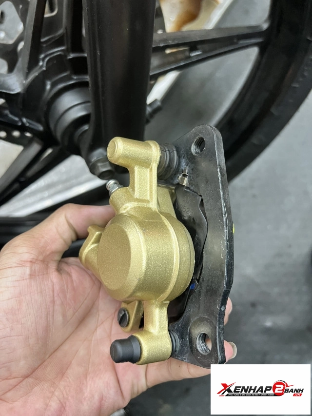 Vệ sinh heo dầu cho xe 2 thắng đĩa - 1