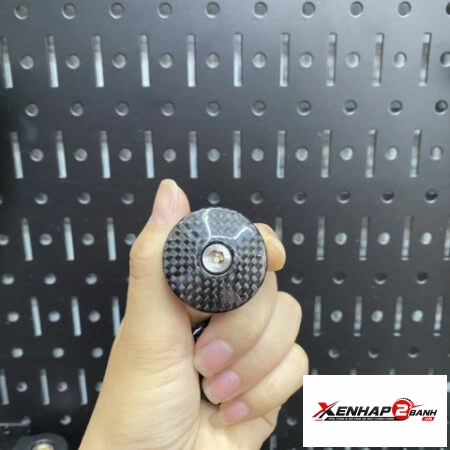 Nút che kính chân kính carbon