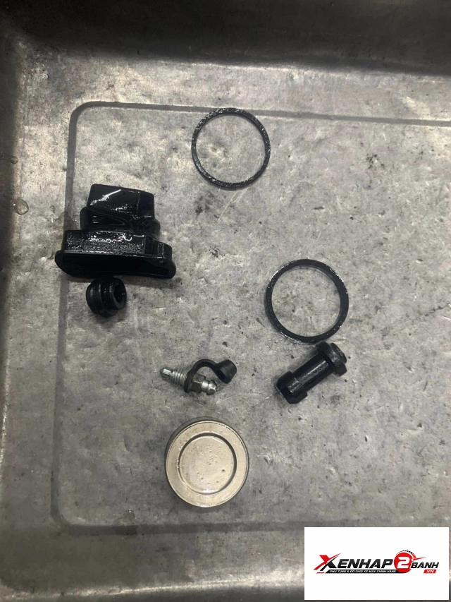 Vệ sinh heo dầu cho xe 1 thắng đĩa - 3