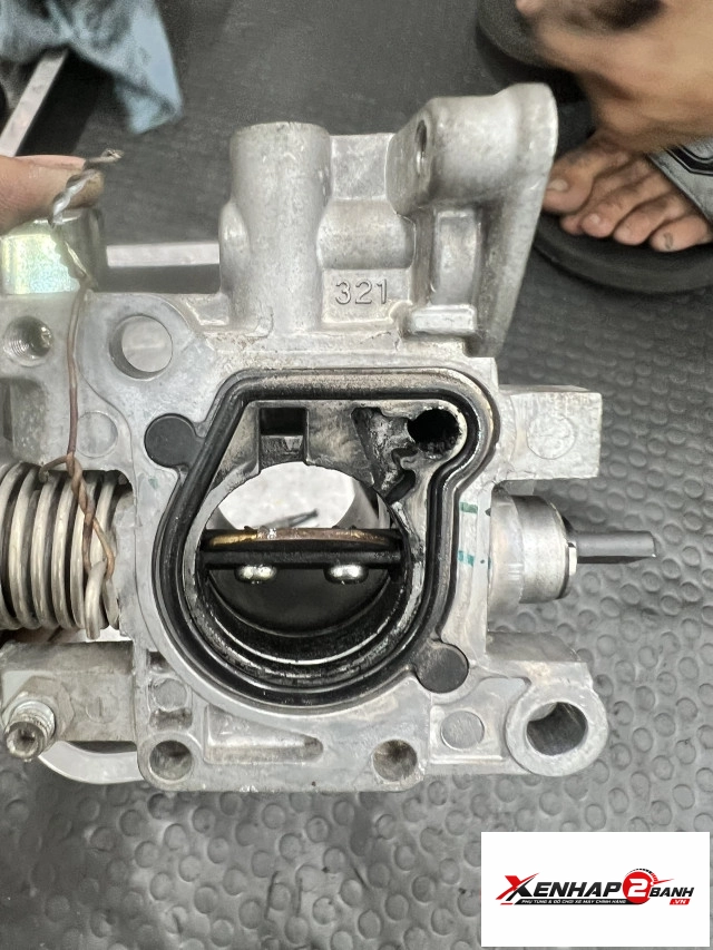 Vệ sinh họng xăng và kim phun xăng - 2