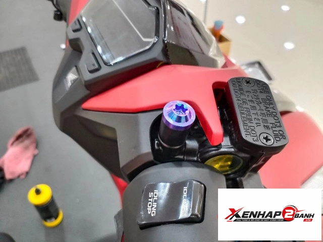 Ốc titan chụp lỗ kính - 3