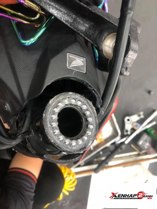 Thay chén cổ honda sonic 150 - 5