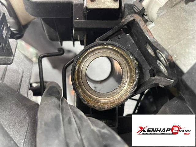 Thay chén cổ xe pcx - 4