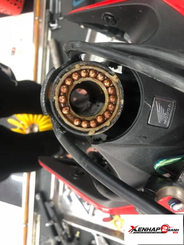 Thay chén cổ honda sonic 150 - 4