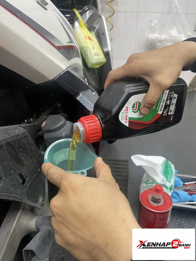 Nhớt castrol power 1 ultimate scooter 10w30 08l dành cho xe ga honda - 4