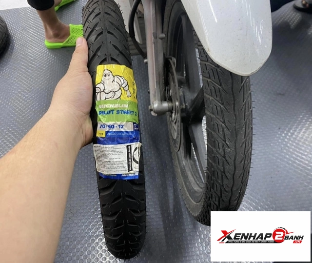 Vỏ michelin pilot street 2 size 7090-17 - 1