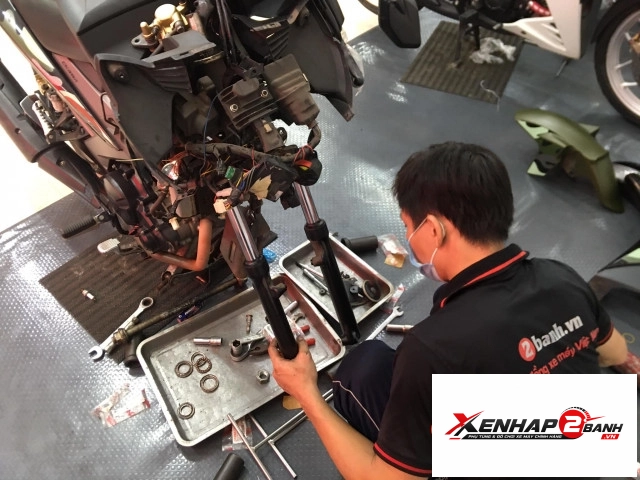 Thay chén cổ xe máy yamaha - 3